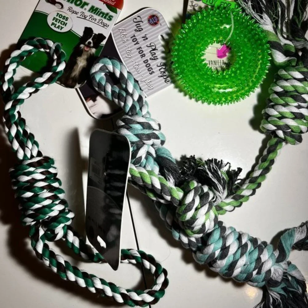 Dog Toys / Rope Toys‎ and Squeaky Toys (four) (new)